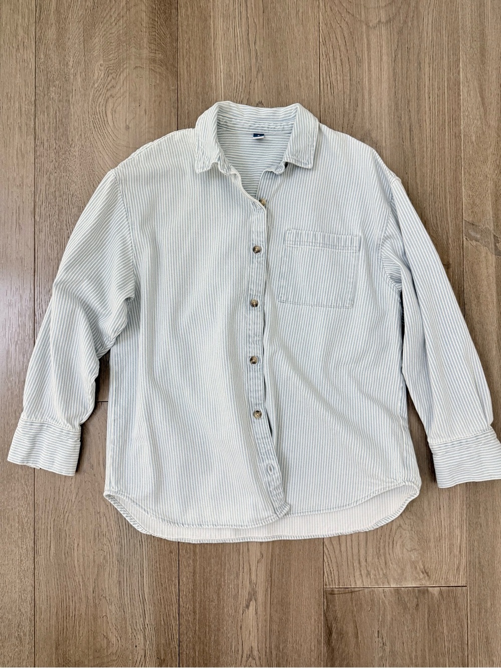 Old Navy Oversized Boyfriend Button Down Jean Shirt Blue White Stripe Medium